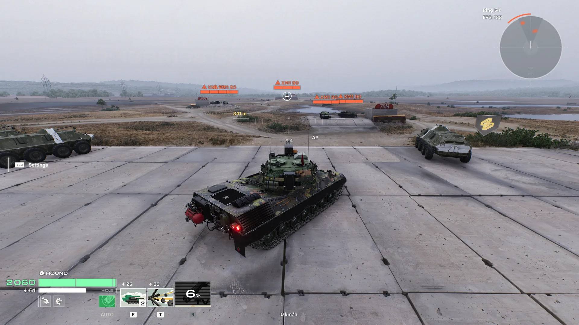A HEAT battle view with the reticle showing the distance to a target in meters and a color-coded effective-range marker